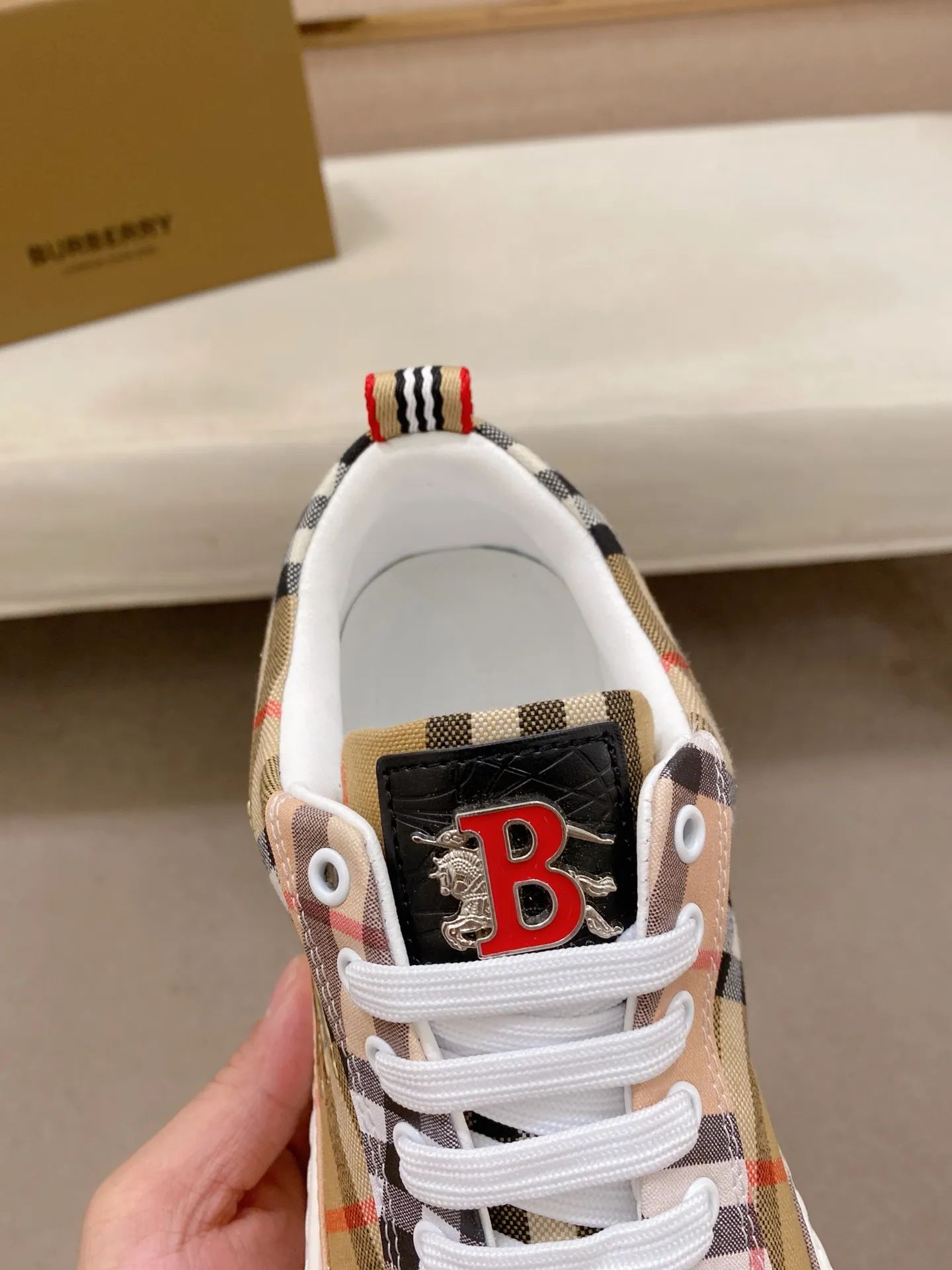 Men's shoes 💰: 420💰🇮🇹🇮🇹BURBERRY's top purchasing agents are available simultaneously at the counter. 🔍🔍On sale at the same time. Positive code number: 38-44 Italian imported first-layer cowhide with fabric. Fully imported sheepskin lining, sole: the original sole is specially provided by the original factory, the exclusive movable molded sole is super comfortable, the original factory follows the order, 🔍🔍high quality, you can go in and out of the counter at will, welcome to compare. Can be customized. 45 non-refundable
